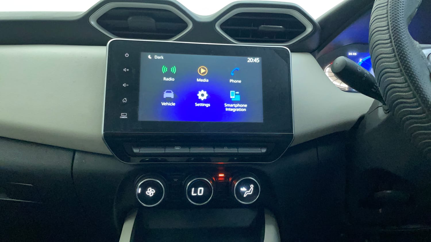 Used 2023 Nissan Magnite XV Petrol Manual interior MUSIC SYSTEM & AC CONTROL VIEW