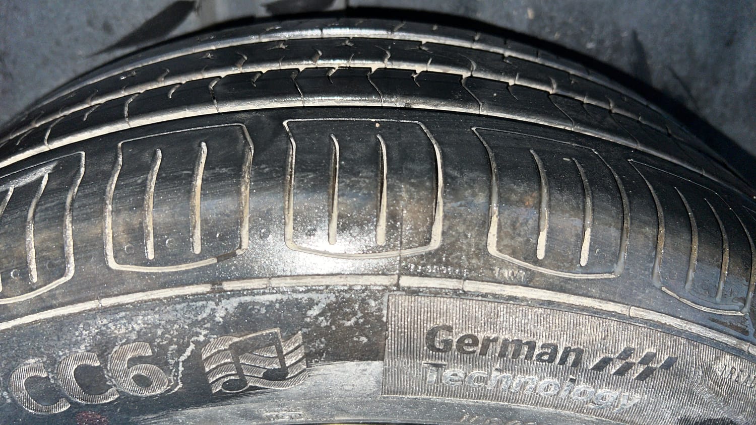 Used 2019 Volkswagen Vento Highline 1.2 (P) AT Petrol Automatic tyres RIGHT REAR TYRE TREAD VIEW