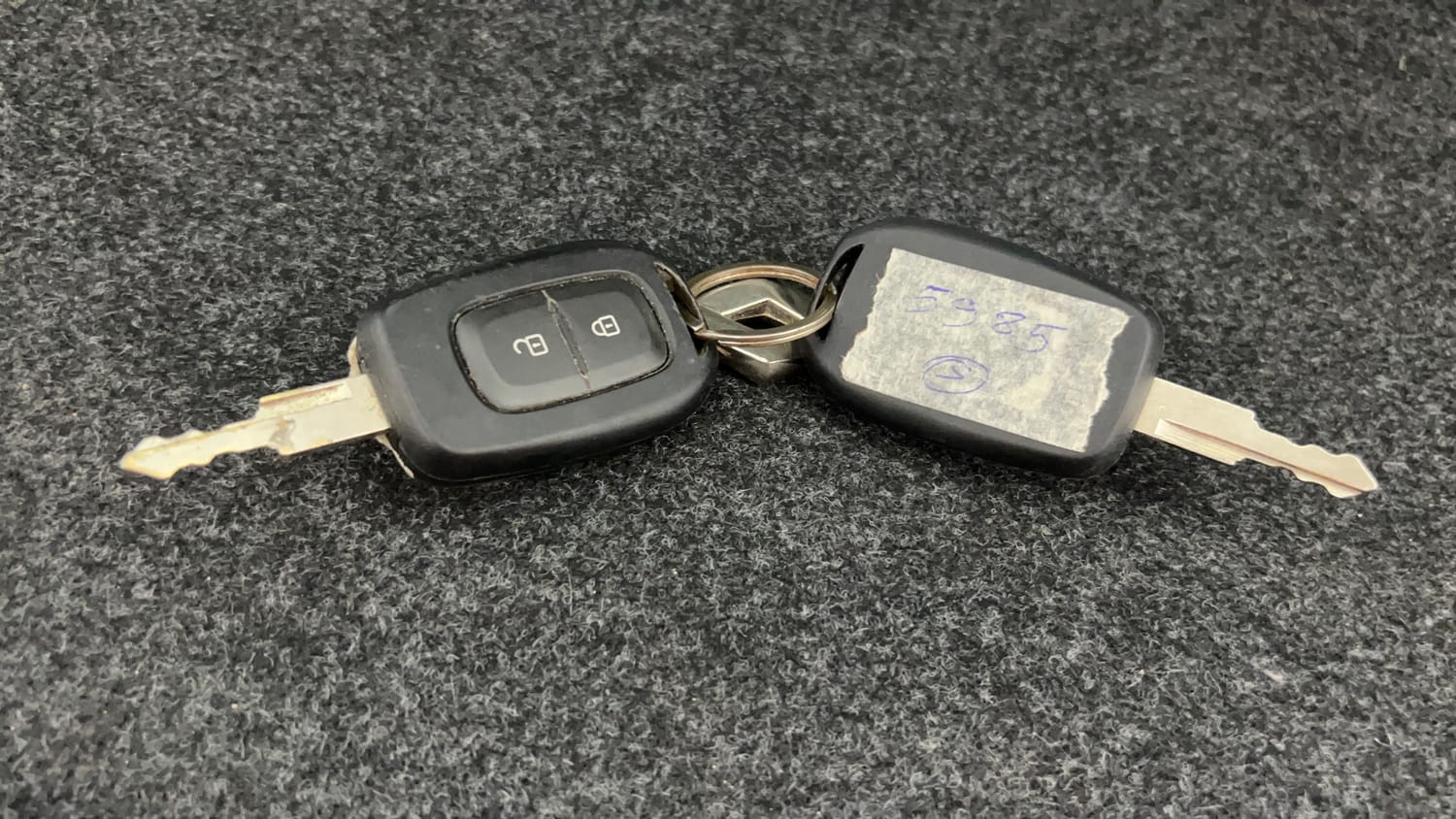 Used 2024 Renault Kwid RXT 1.0L Petrol Manual extra CAR KEY VIEW