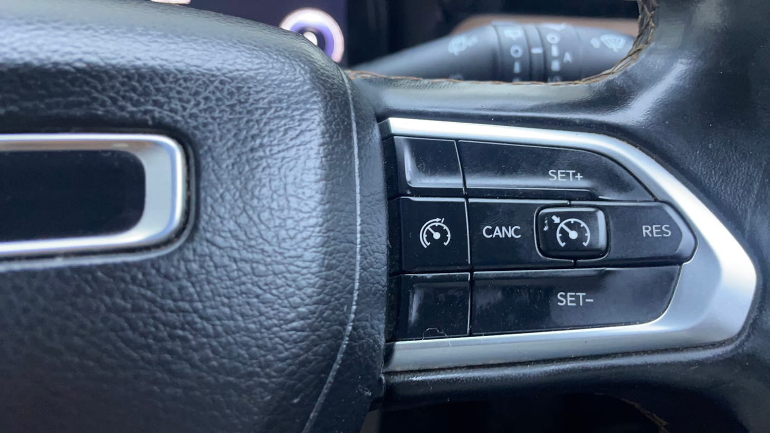 Used 2022 Jeep Meridian Limited (O) 4X2 AT Diesel Automatic top_features Cruise control