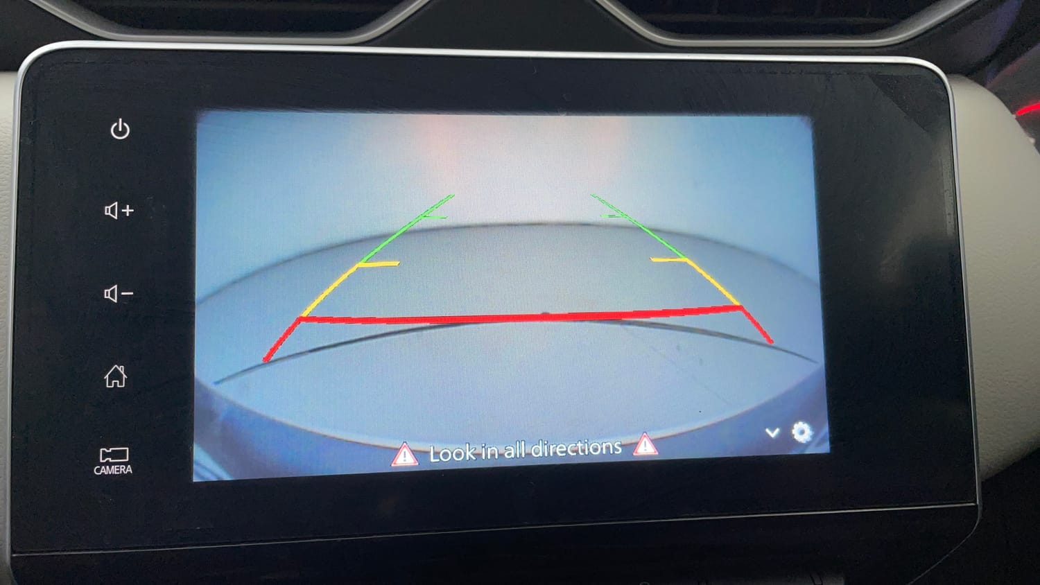 Used 2023 Nissan Magnite XV Petrol Manual top_features Rear camera