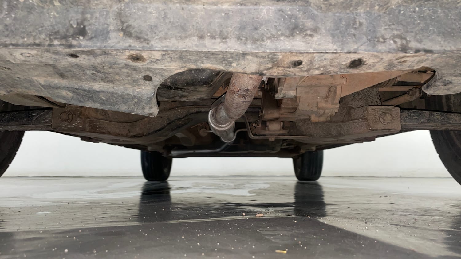 Used 2014 Tata Zest XT Petrol Petrol Manual extra FRONT LEFT UNDERBODY VIEW