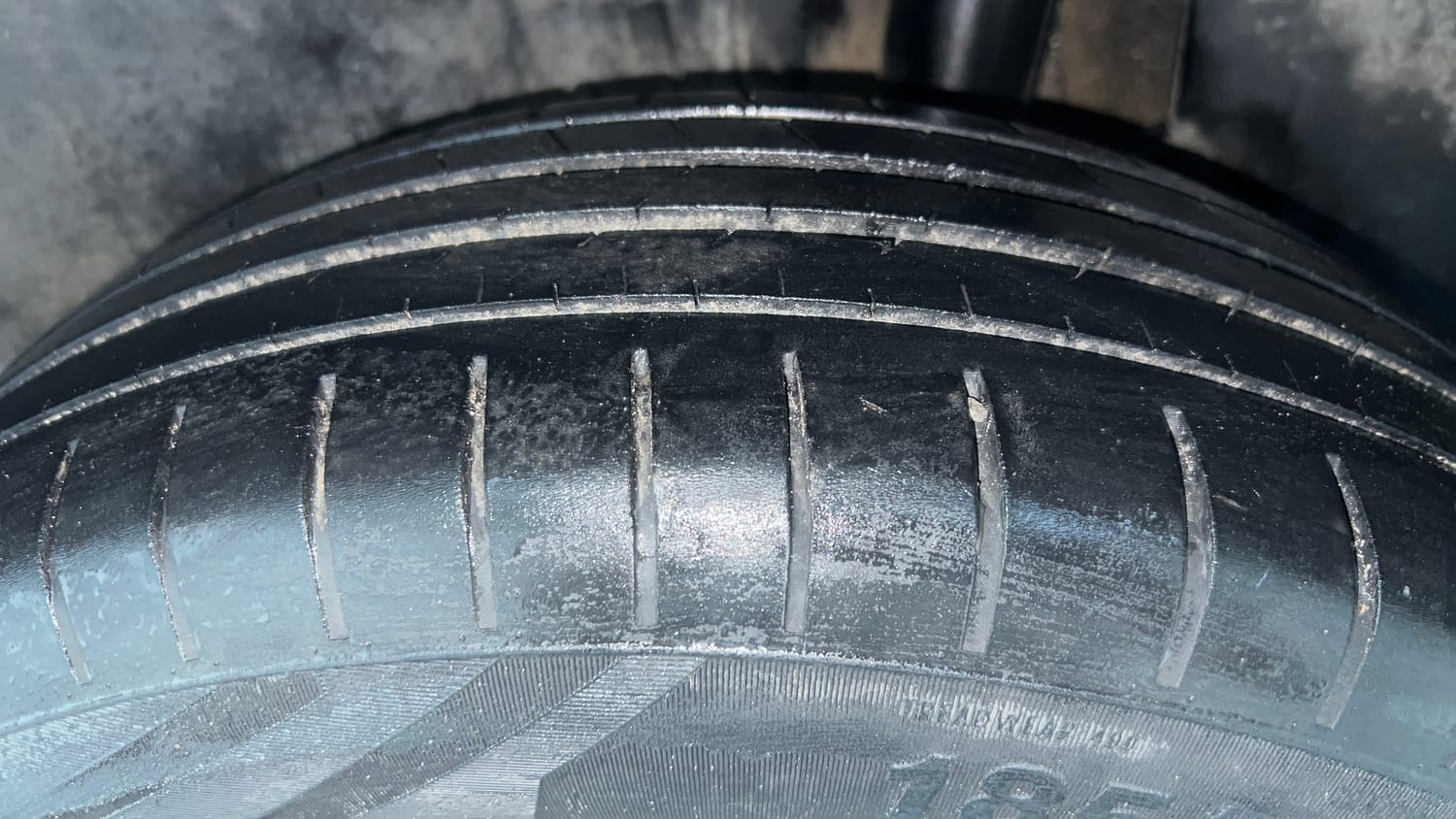 Used 2022 Maruti Suzuki Swift ZXi Plus AMT Petrol Automatic tyres LEFT REAR TYRE TREAD VIEW