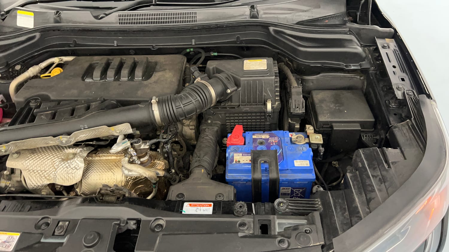 Used 2024 Mahindra XUV 300 W8 (O) 1.5 Diesel Diesel Manual engine ENGINE LEFT SIDE VIEW