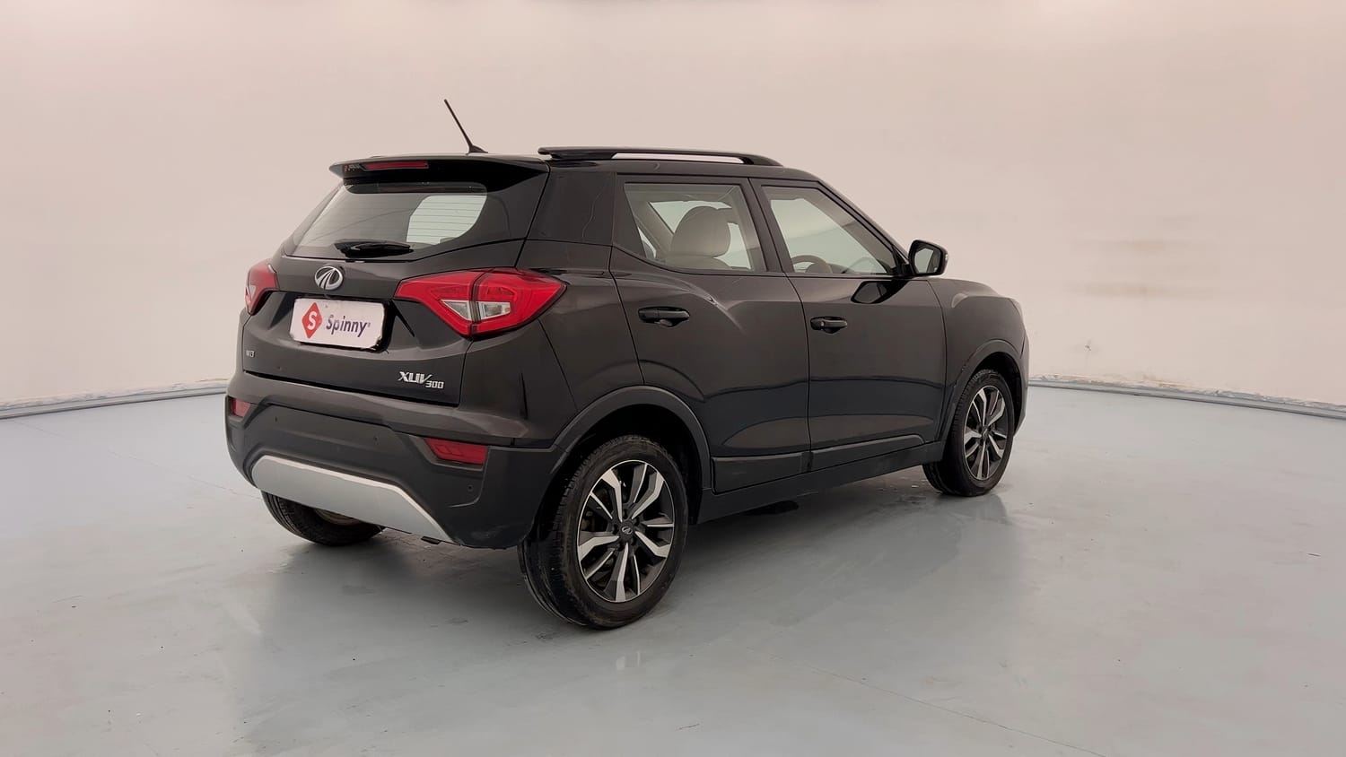 Used 2021 Mahindra XUV 300 W8 (O) 1.5 Diesel Diesel Manual exterior RIGHT REAR CORNER VIEW