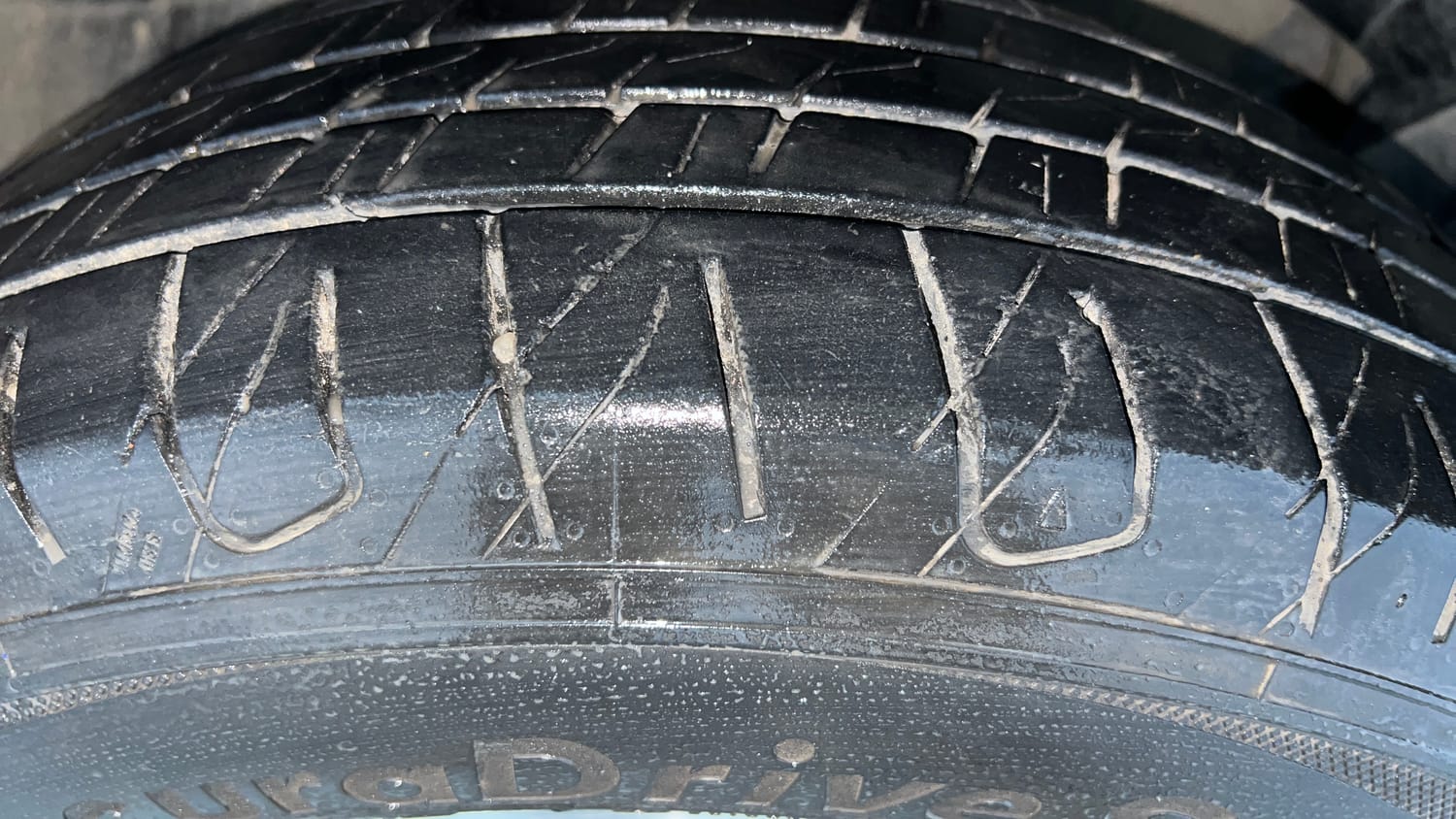 Used 2017 Renault Duster RXS CVT Petrol Automatic tyres RIGHT FRONT TYRE TREAD VIEW