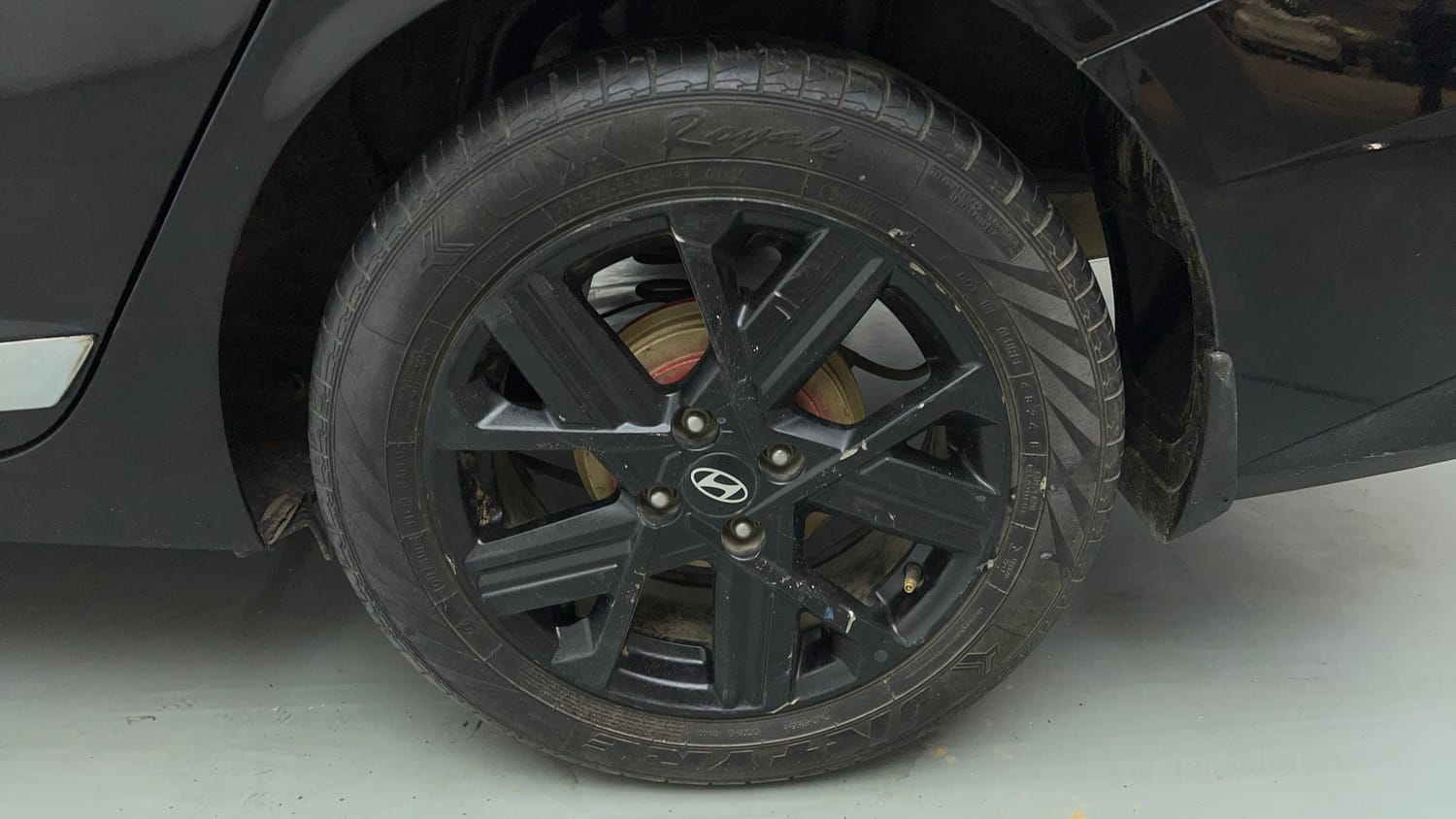 Used 2023 Hyundai Verna SX 1.5 Turbo Petrol MT Petrol Manual tyres LEFT REAR TYRE RIM VIEW