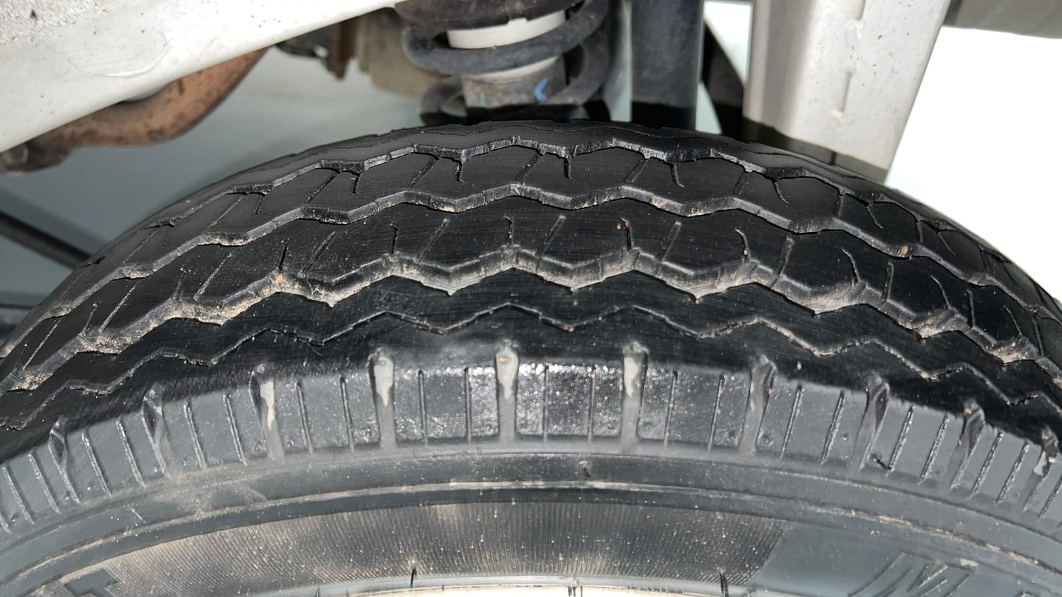 Used 2022 Maruti Suzuki Eeco 5 STR AC (O) Petrol Manual tyres LEFT REAR TYRE TREAD VIEW