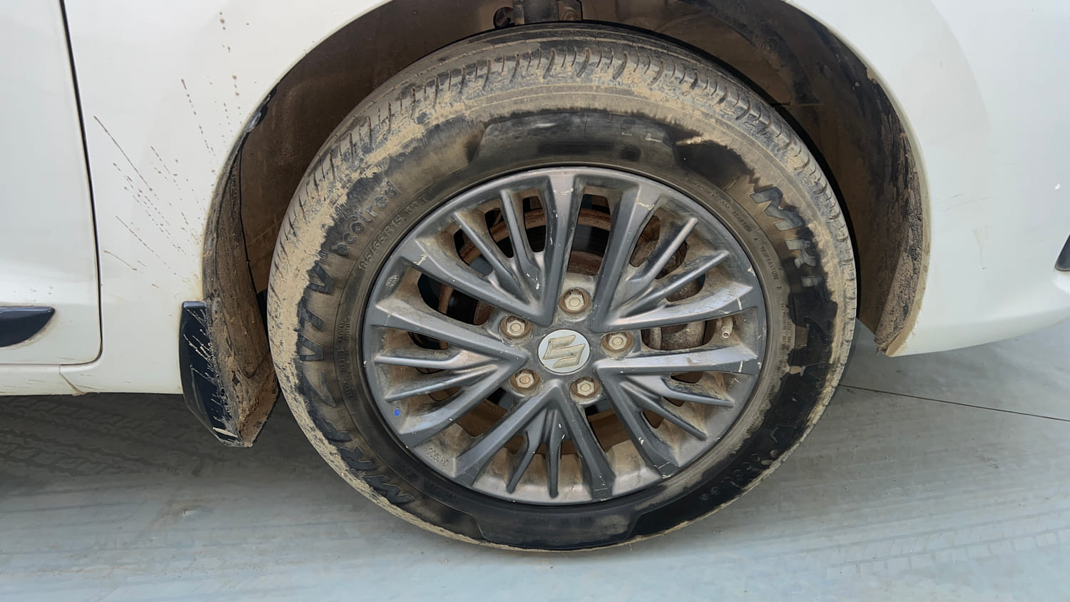 Used 2021 Maruti Suzuki New Ertiga VXi AT Petrol Automatic tyres RIGHT FRONT TYRE RIM VIEW