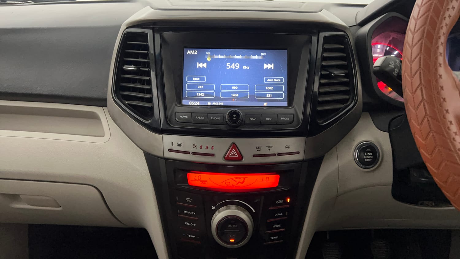Used 2021 Mahindra XUV 300 W8 (O) 1.5 Diesel Diesel Manual interior MUSIC SYSTEM & AC CONTROL VIEW