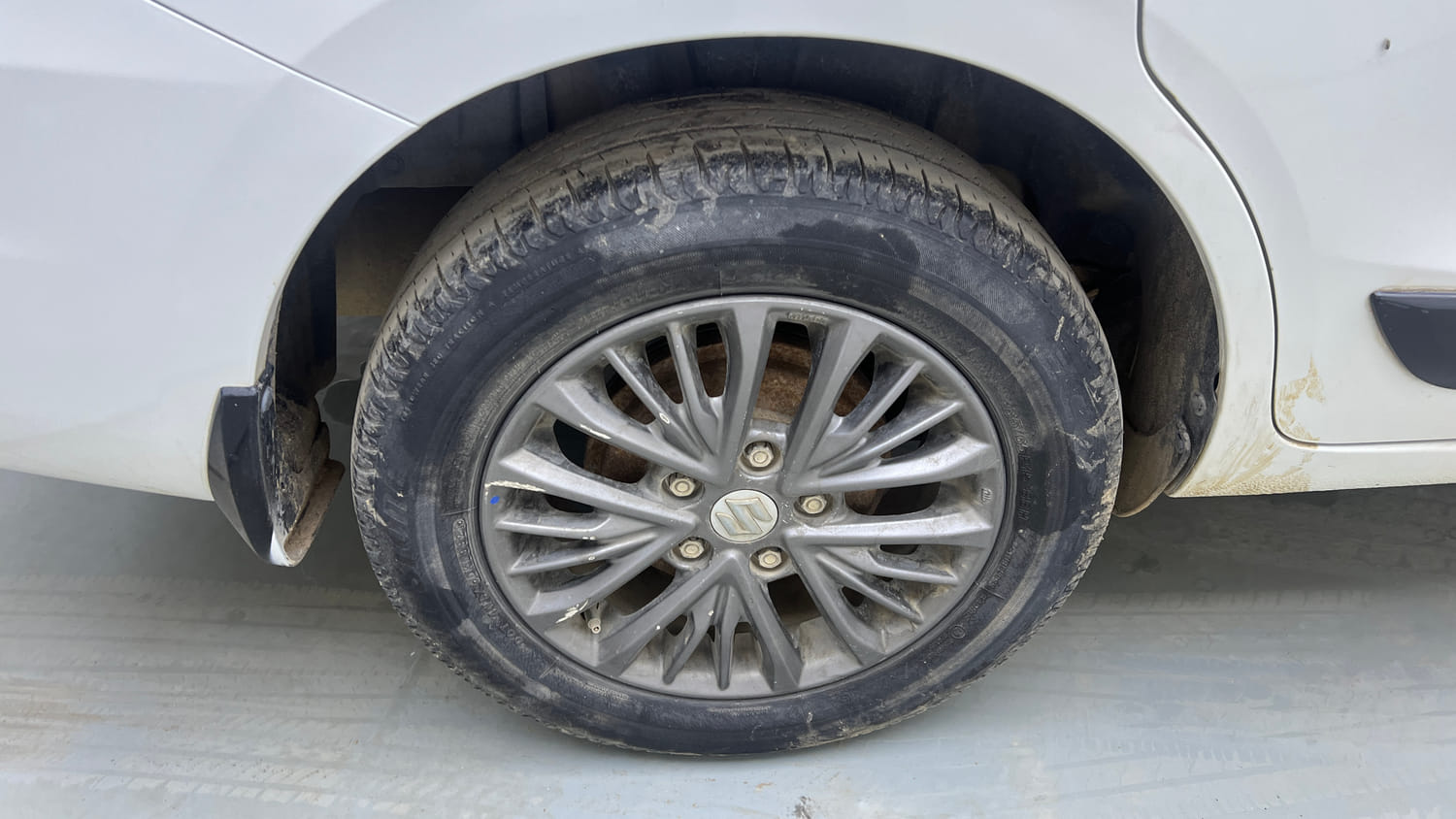 Used 2021 Maruti Suzuki New Ertiga VXi AT Petrol Automatic tyres RIGHT REAR TYRE RIM VIEW