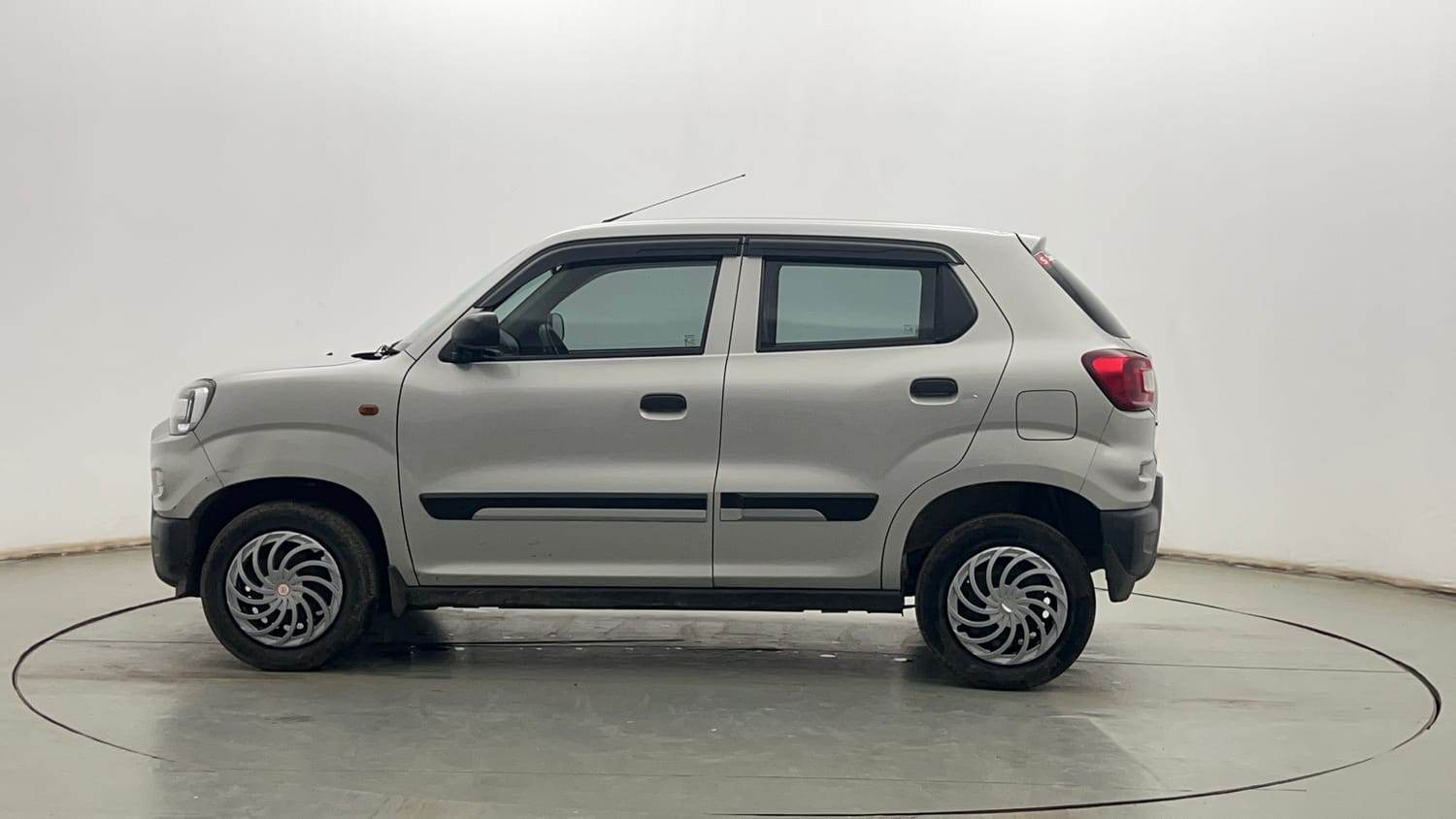 Used 2022 Maruti Suzuki S-Presso VXi (O) Petrol Manual exterior LEFT SIDE VIEW