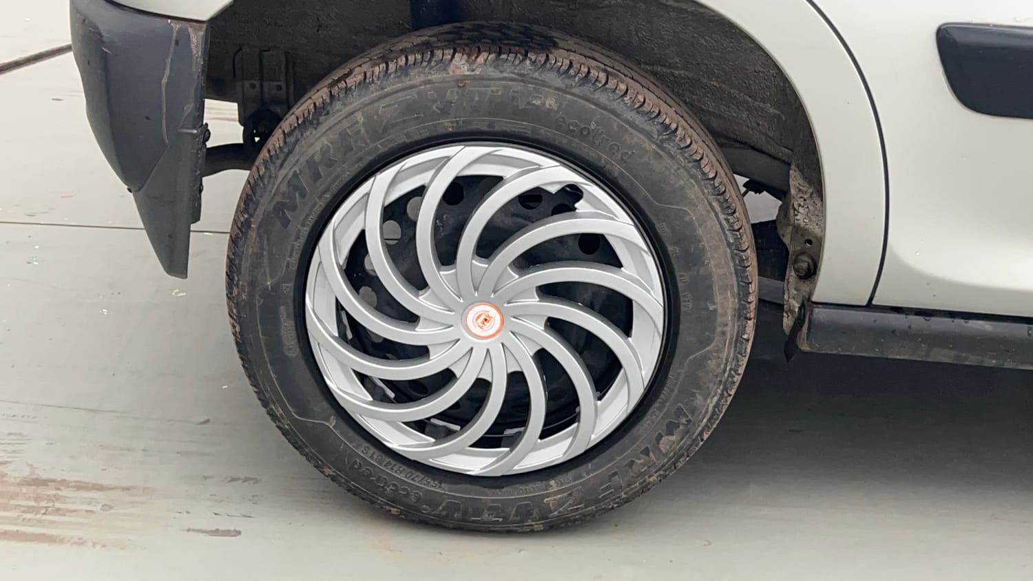 Used 2022 Maruti Suzuki S-Presso VXi (O) Petrol Manual tyres RIGHT REAR TYRE RIM VIEW