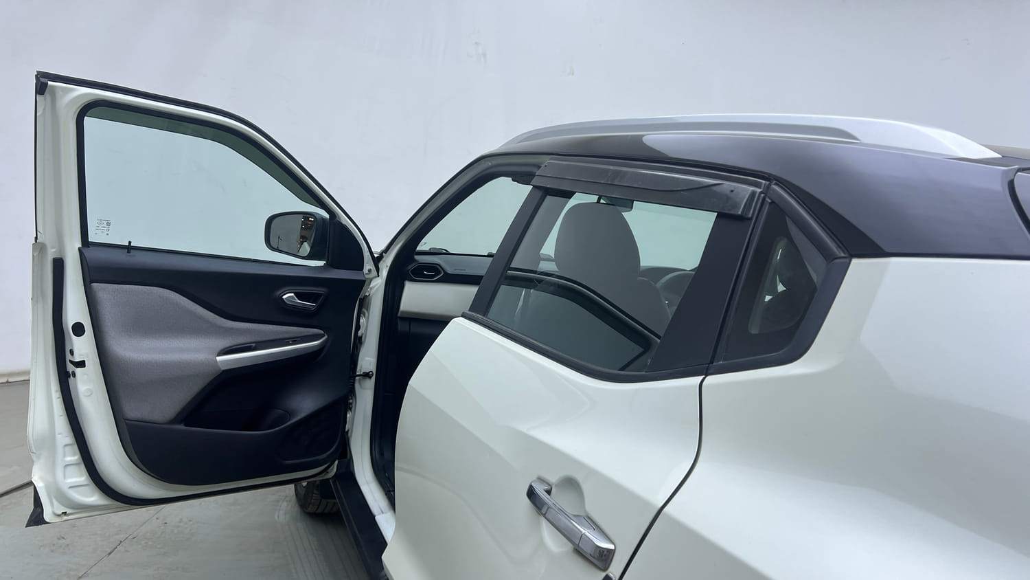 Used 2022 Nissan Magnite XV Turbo Petrol Manual interior LEFT FRONT DOOR OPEN VIEW