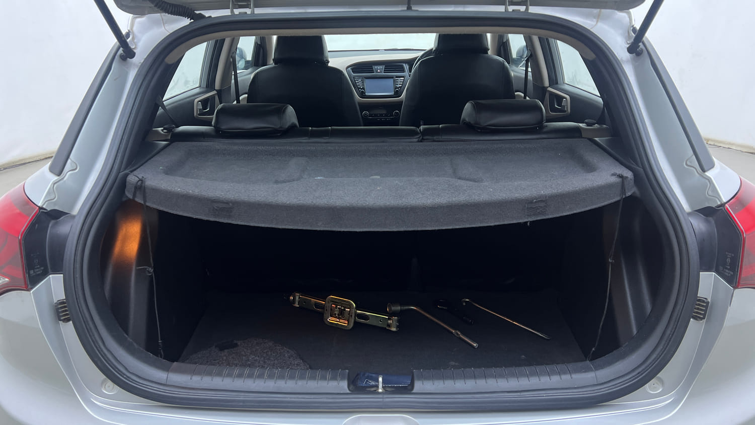 Used 2015 Hyundai Elite i20 Asta 1.2 Petrol Manual interior DICKY INSIDE VIEW