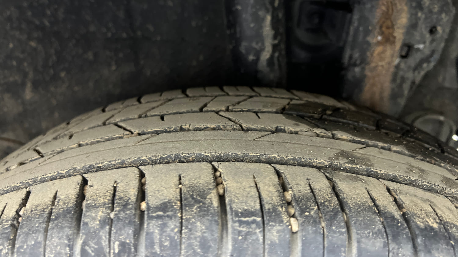 Used 2023 Hyundai i20 Asta (O) 1.2 MT Petrol Manual tyres LEFT REAR TYRE TREAD VIEW