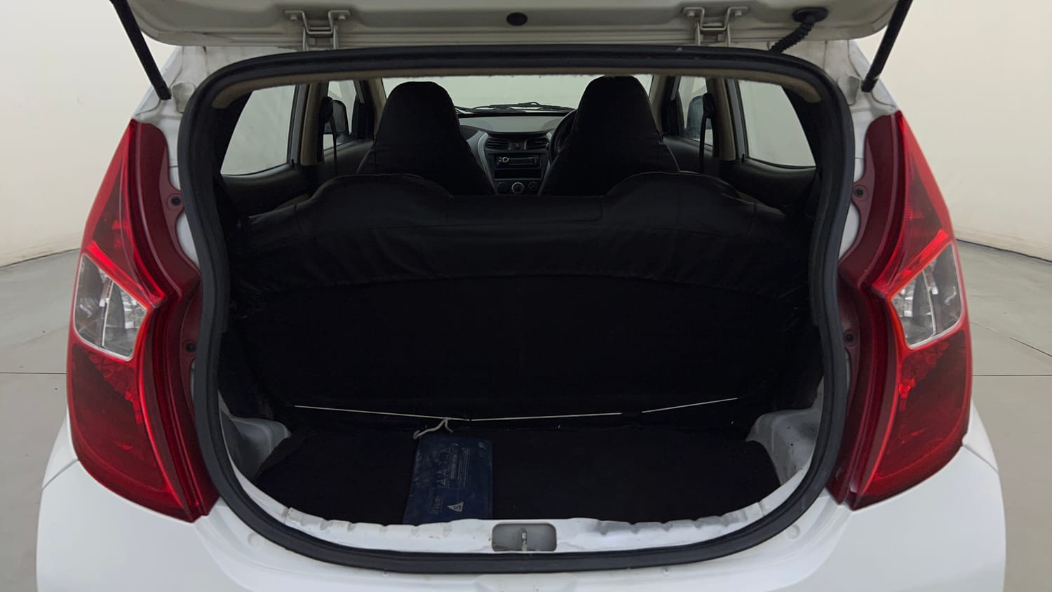 Used 2014 Hyundai Eon Era + Petrol Manual interior DICKY INSIDE VIEW