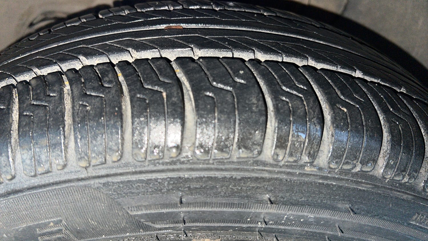 Used 2021 Tata Tigor XZ Petrol Manual tyres LEFT FRONT TYRE TREAD VIEW