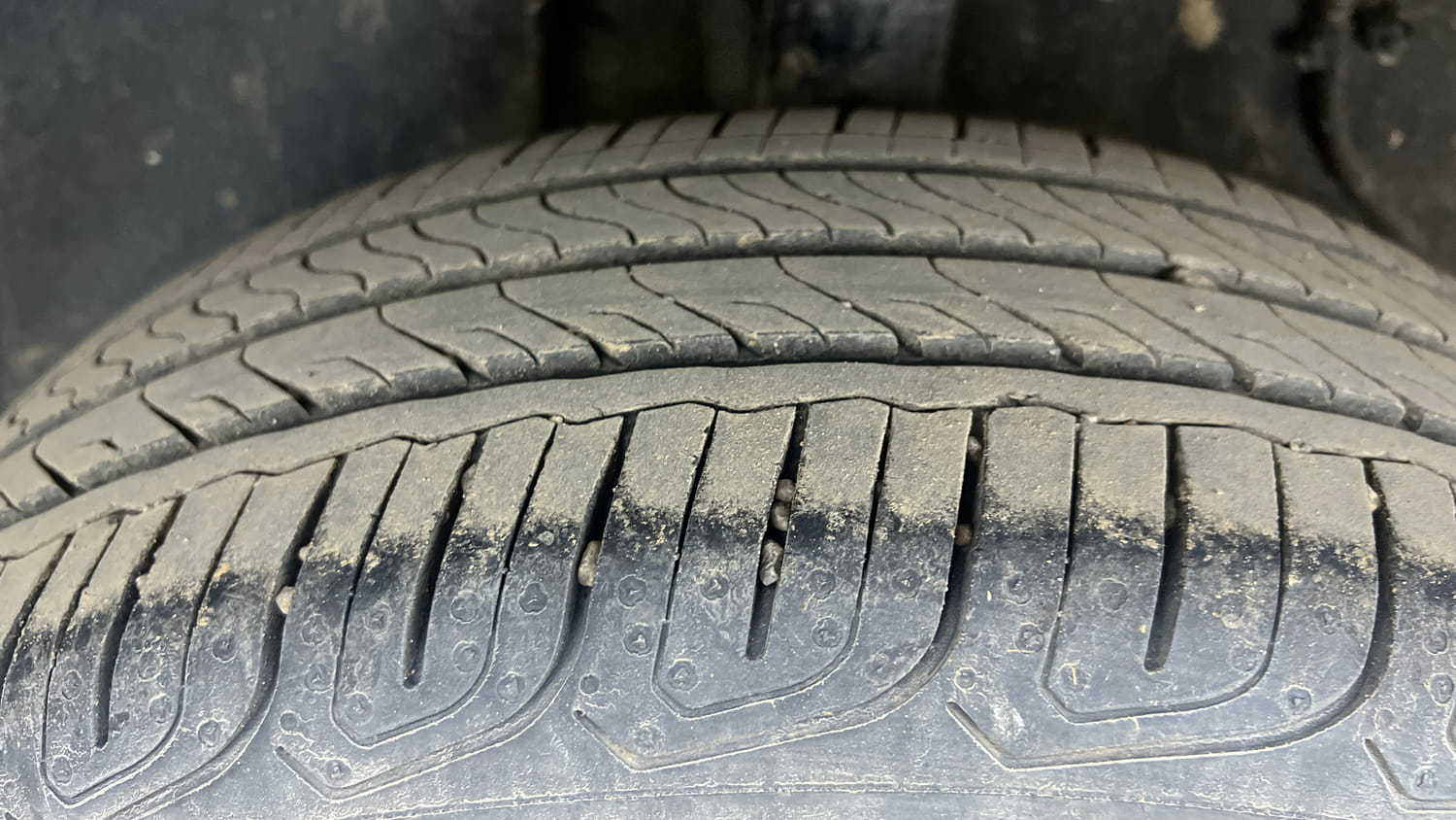 Used 2022 Tata Altroz XZ Plus Petrol Dark Edition Petrol Manual tyres RIGHT REAR TYRE TREAD VIEW