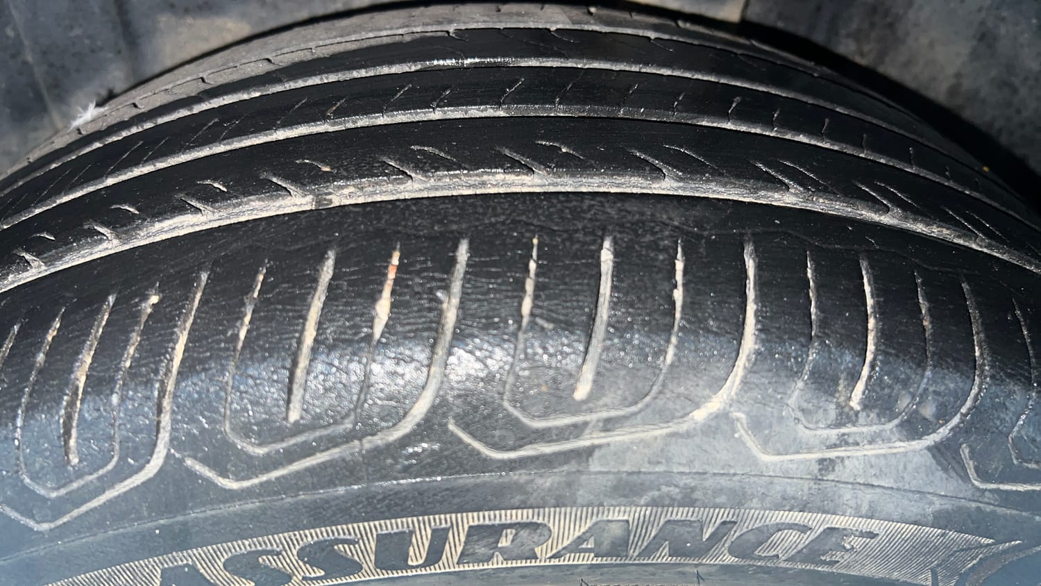 Used 2022 Skoda Slavia Ambition 1.0L TSI MT Petrol Manual tyres LEFT REAR TYRE TREAD VIEW