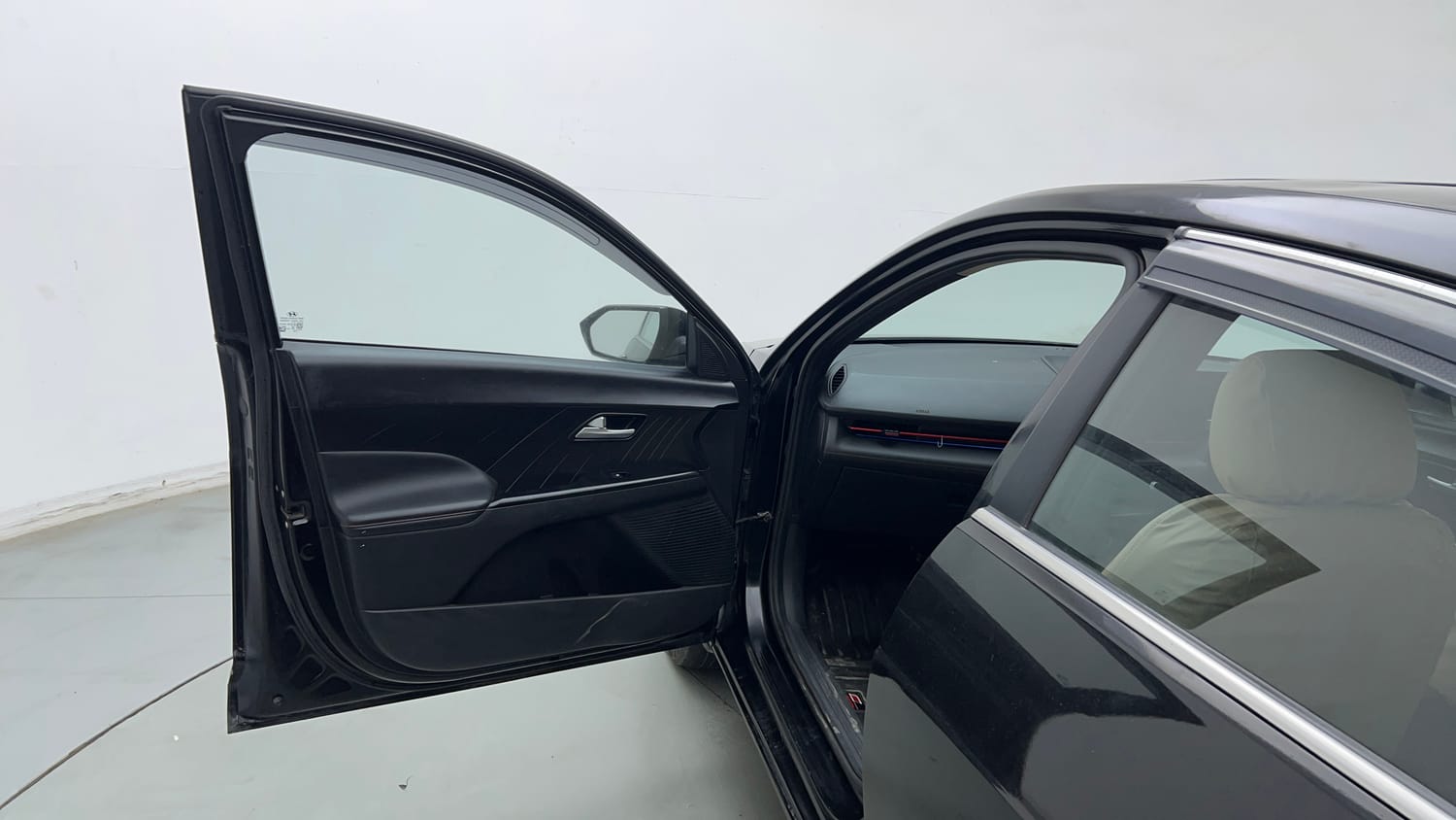 Used 2023 Hyundai Verna SX 1.5 Turbo Petrol MT Petrol Manual interior LEFT FRONT DOOR OPEN VIEW