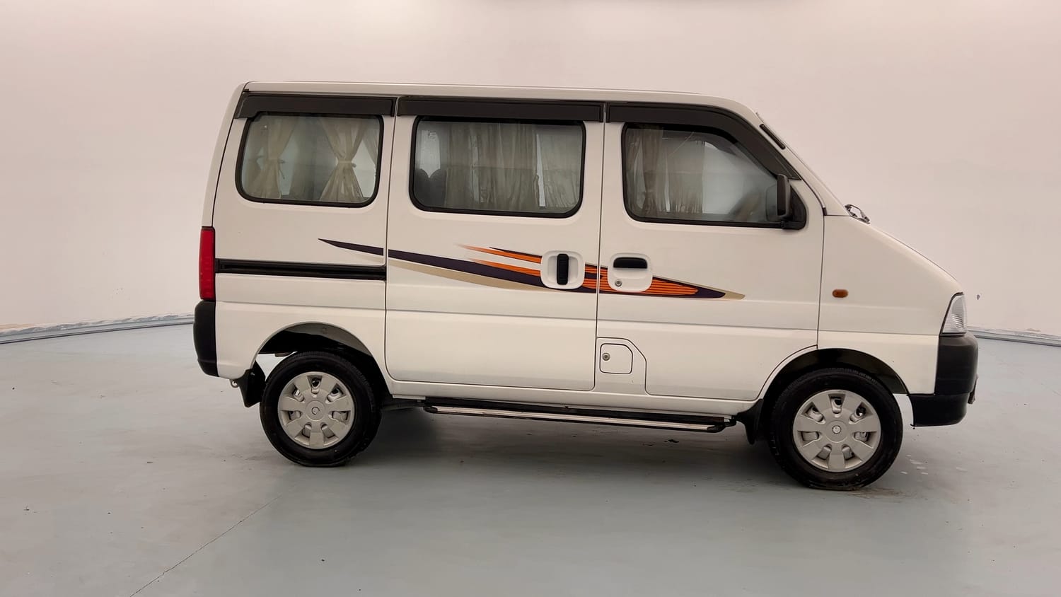 Used 2022 Maruti Suzuki Eeco 5 STR AC (O) Petrol Manual exterior RIGHT SIDE VIEW