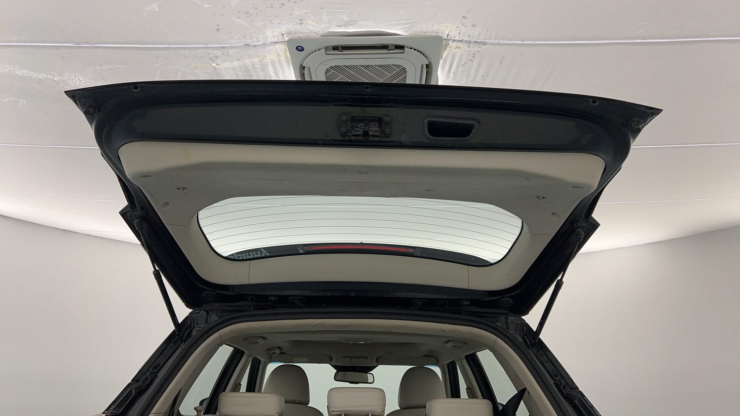 Used 2021 Mahindra XUV 300 W8 (O) 1.5 Diesel Diesel Manual interior DICKY DOOR OPEN VIEW