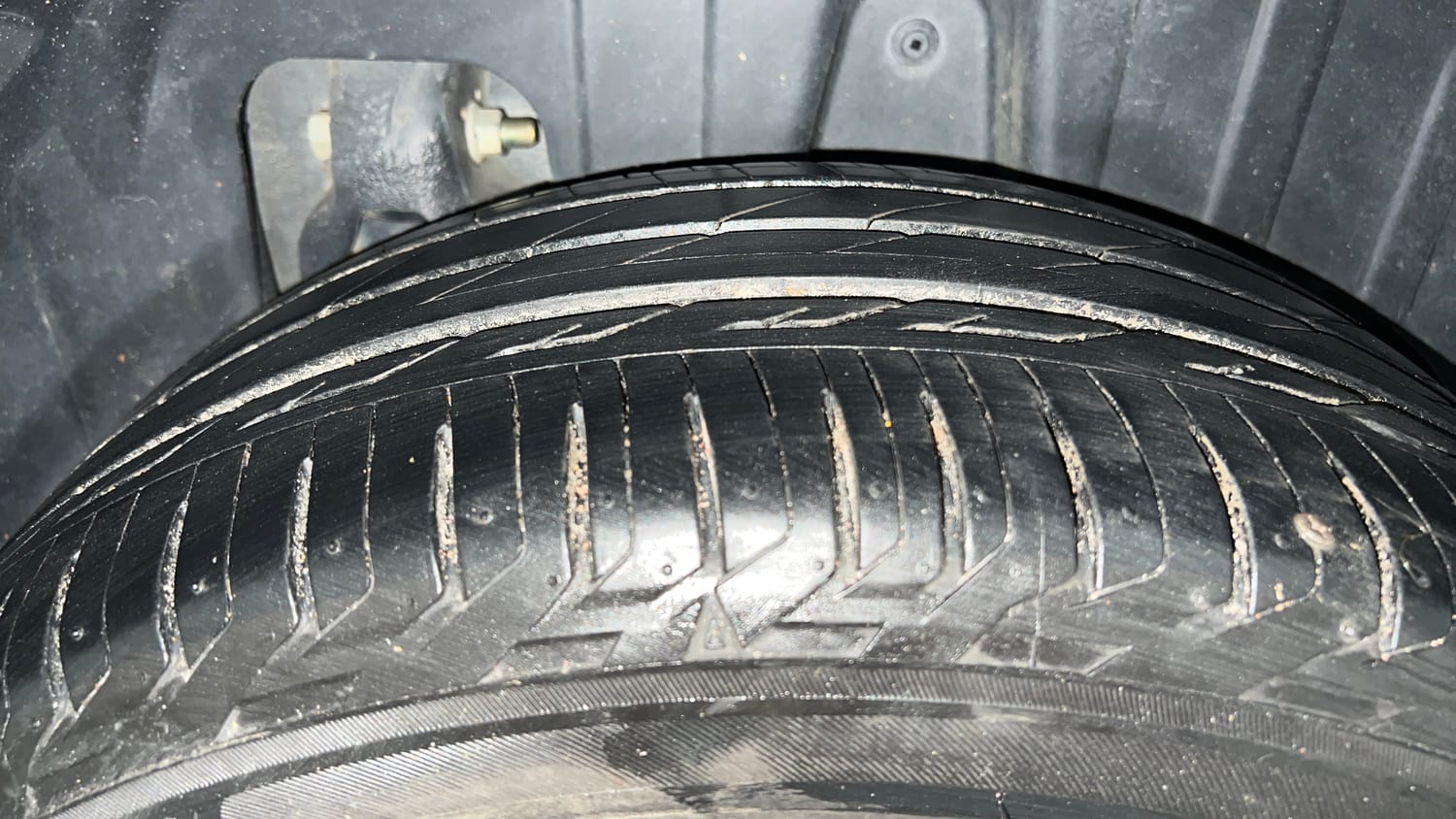 Used 2021 Mahindra XUV 300 W8 (O) 1.5 Diesel Diesel Manual tyres LEFT REAR TYRE TREAD VIEW