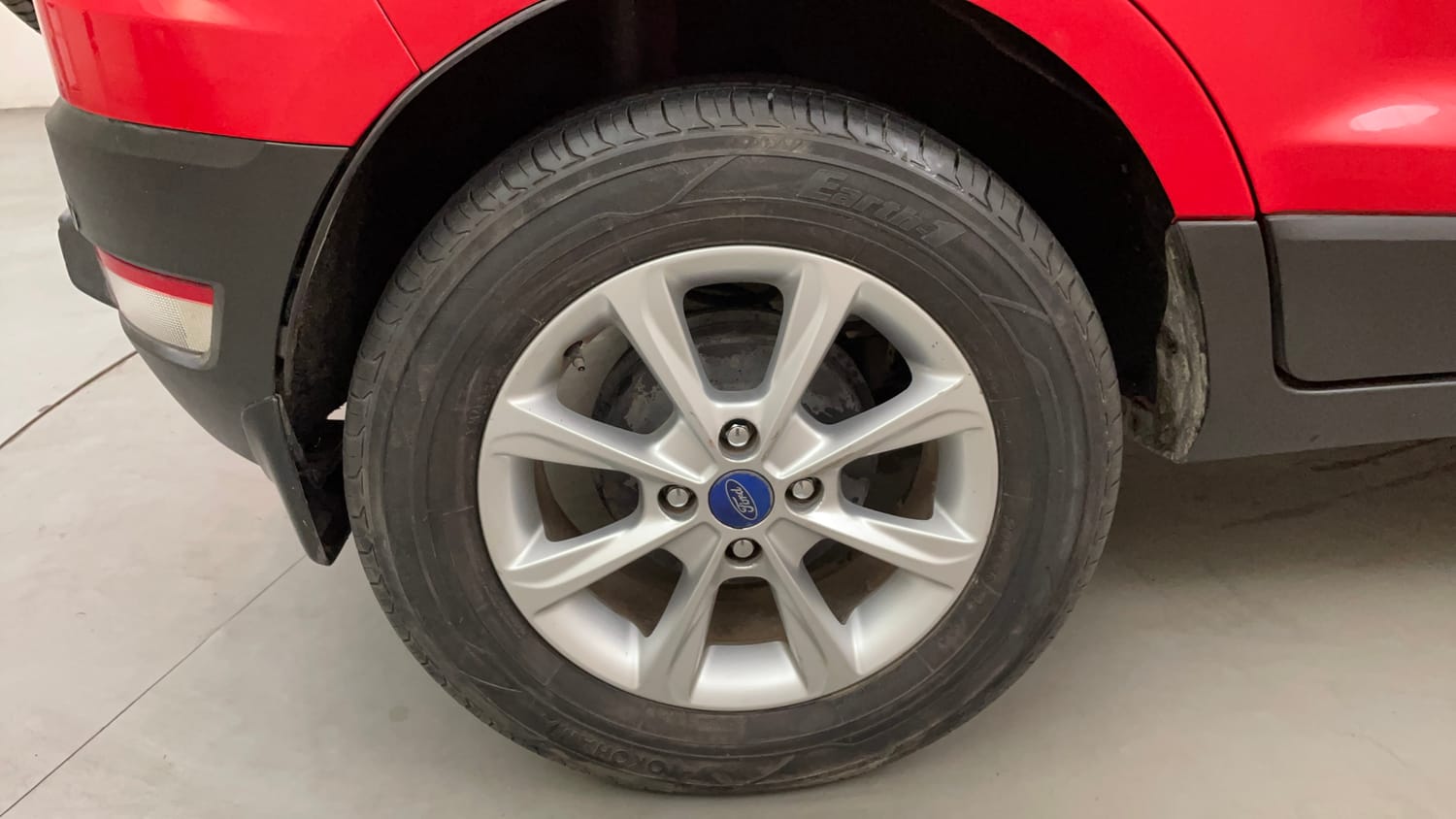 Used 2018 Ford EcoSport Titanium + 1.5L TDCi Diesel Manual tyres RIGHT REAR TYRE RIM VIEW