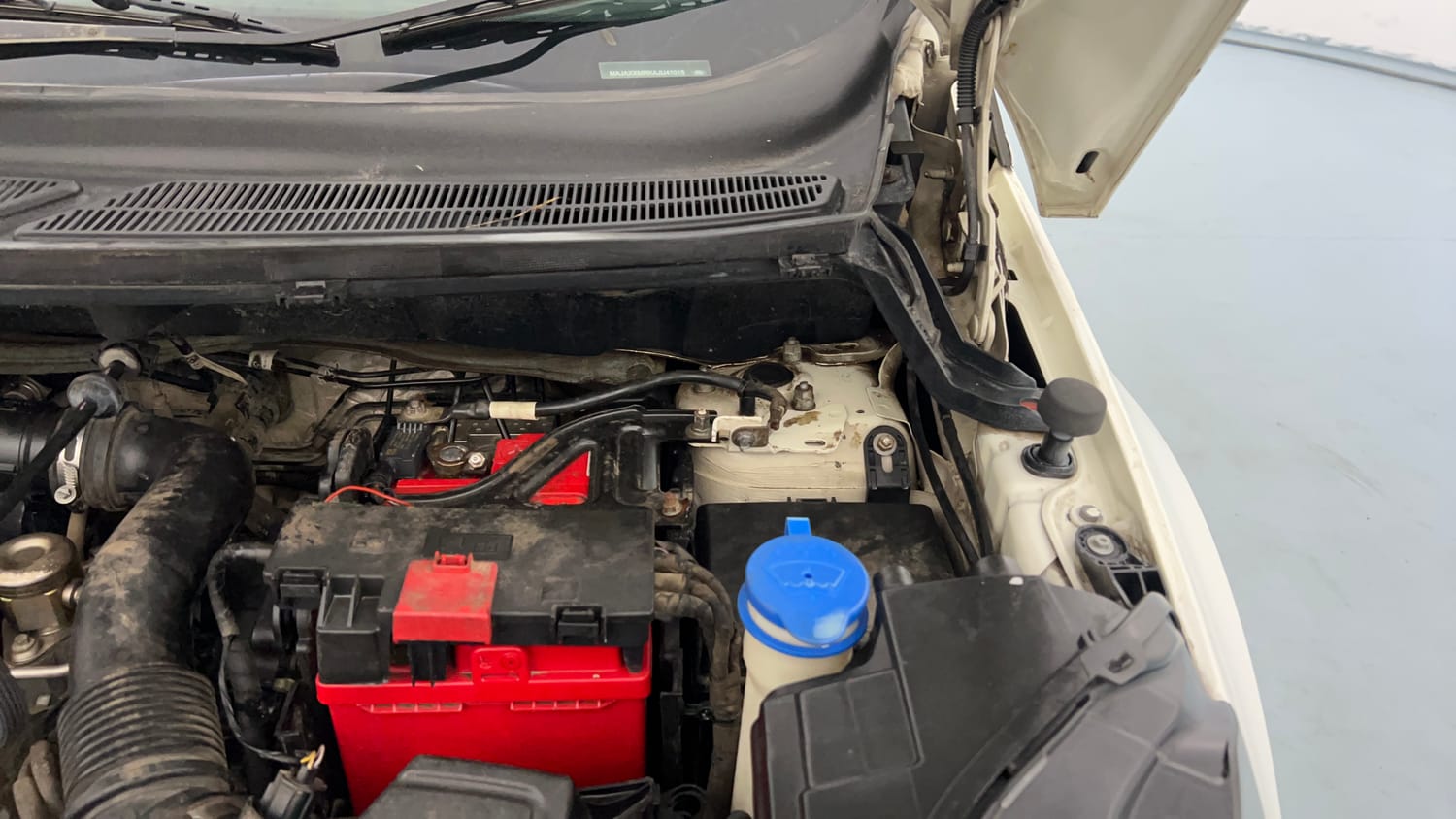 Used 2018 Ford EcoSport S Petrol Petrol Manual engine ENGINE LEFT SIDE HINGE & APRON VIEW