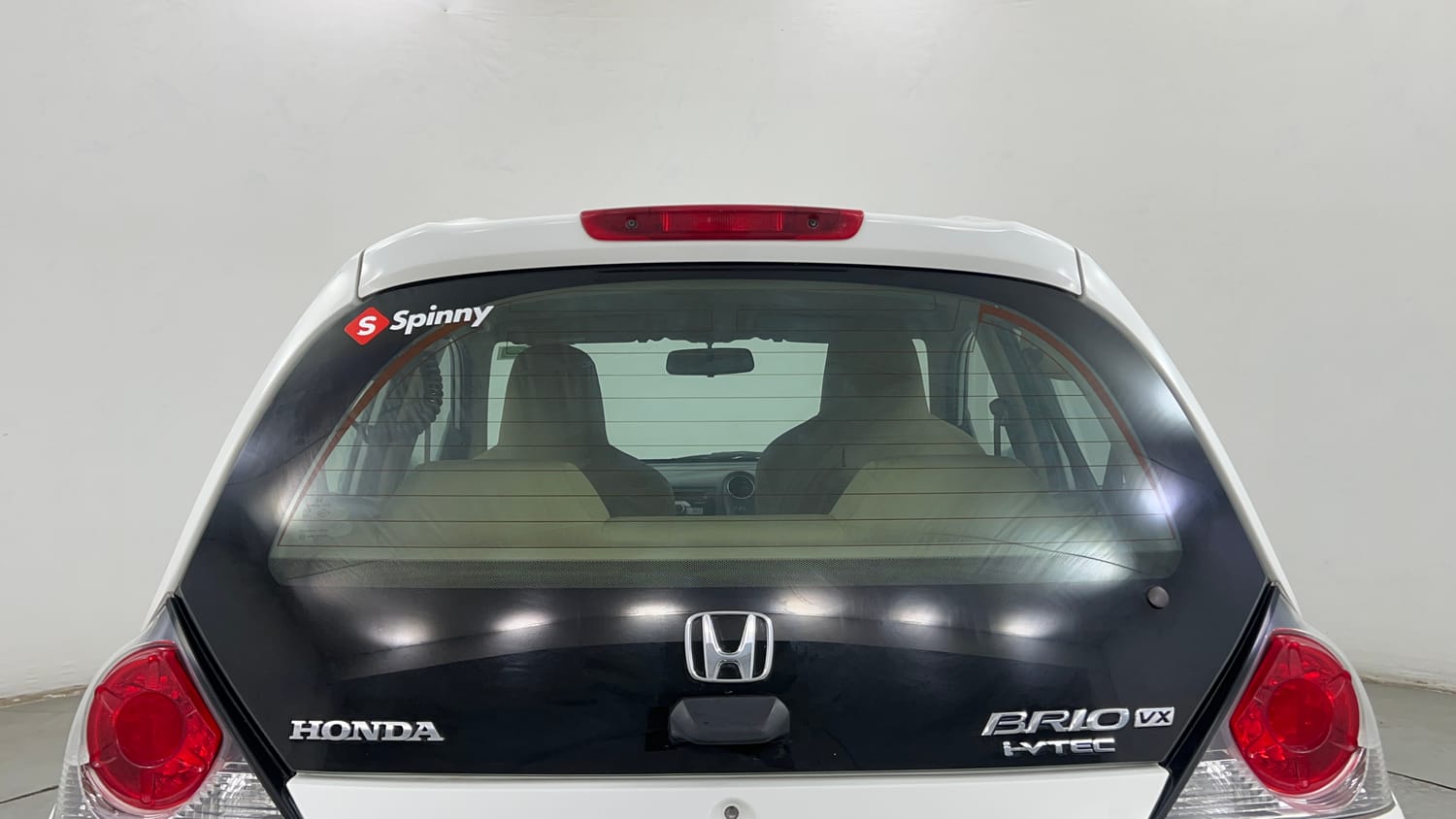 Used 2016 Honda Brio VX MT Petrol Manual exterior BACK WINDSHIELD VIEW