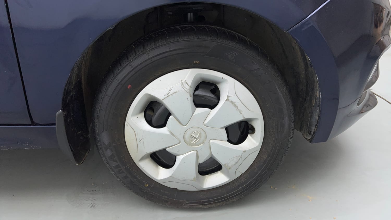 Used 2021 Tata Tigor XZ Petrol Manual tyres RIGHT FRONT TYRE RIM VIEW