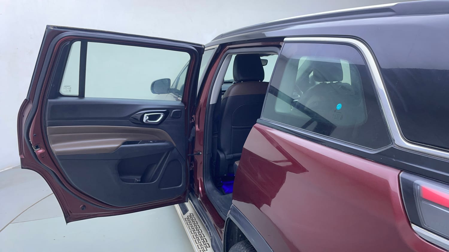Used 2022 Jeep Meridian Limited (O) 4X2 AT Diesel Automatic interior LEFT REAR DOOR OPEN VIEW