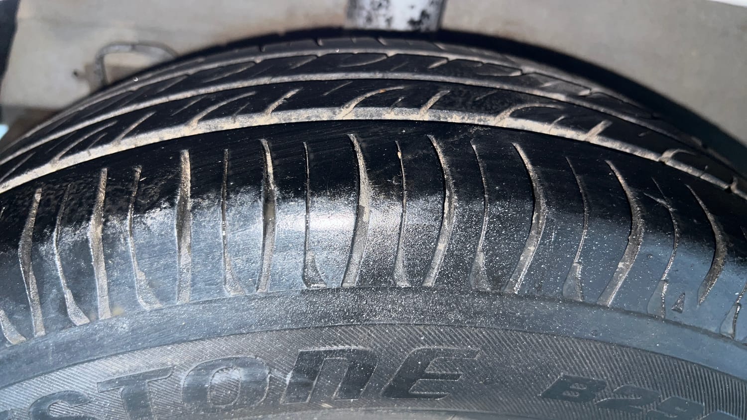 Used 2015 Hyundai Grand i10 Era 1.2 Kappa VTVT Petrol Manual tyres RIGHT REAR TYRE TREAD VIEW