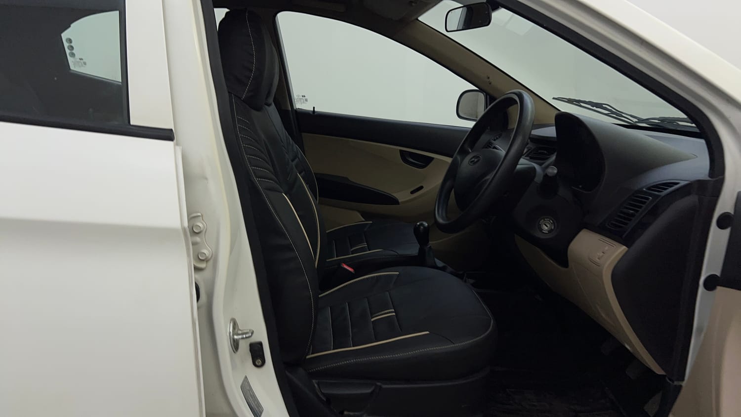 Used 2014 Hyundai Eon Era + Petrol Manual interior RIGHT SIDE FRONT DOOR CABIN VIEW