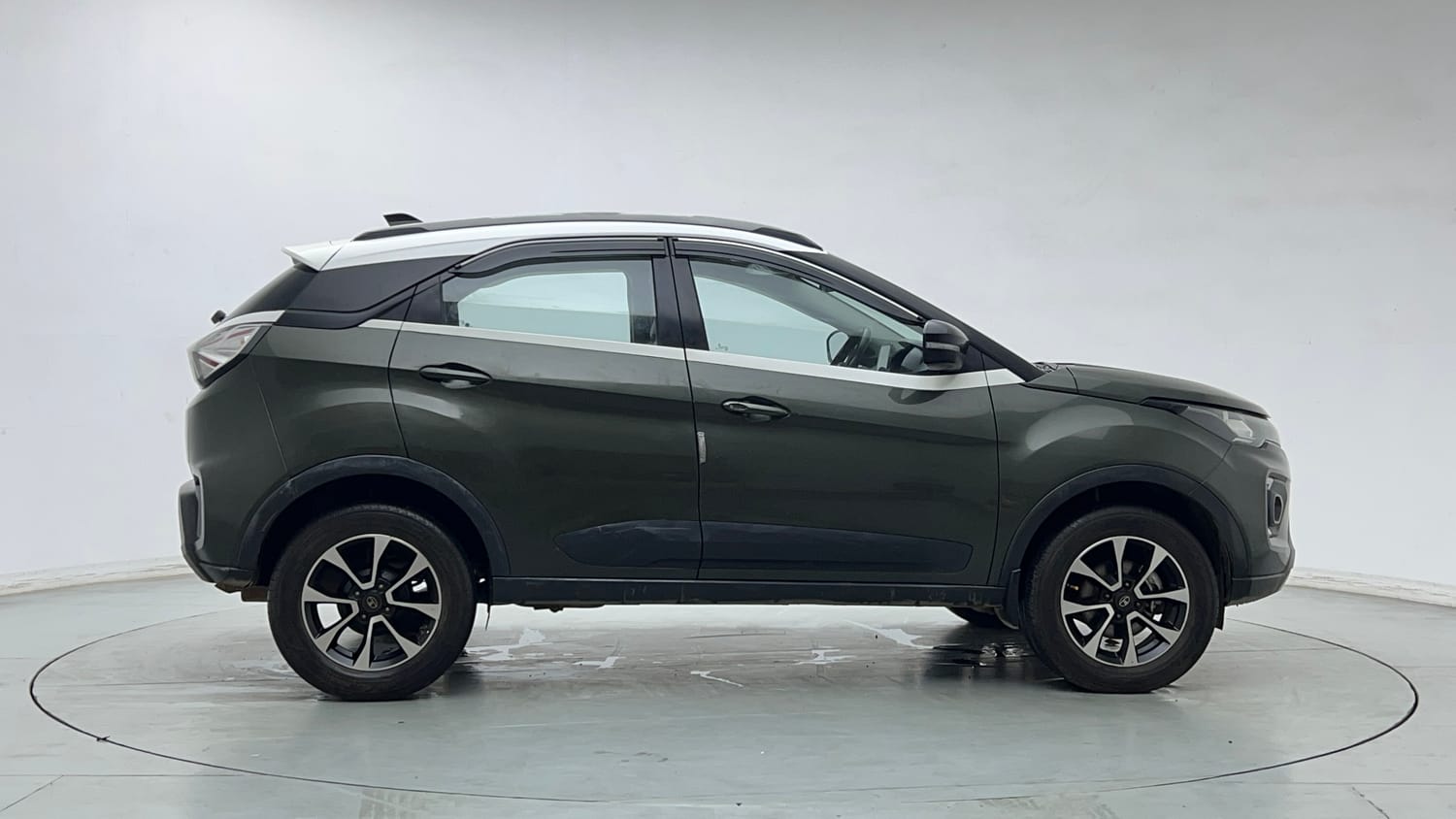 Used 2020 Tata Nexon XZ Plus (O) Petrol Manual exterior RIGHT SIDE VIEW