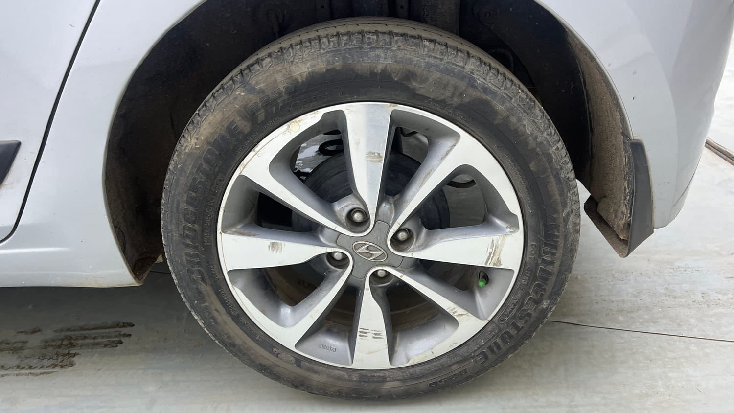 Used 2015 Hyundai Elite i20 Asta 1.2 Petrol Manual tyres LEFT REAR TYRE RIM VIEW