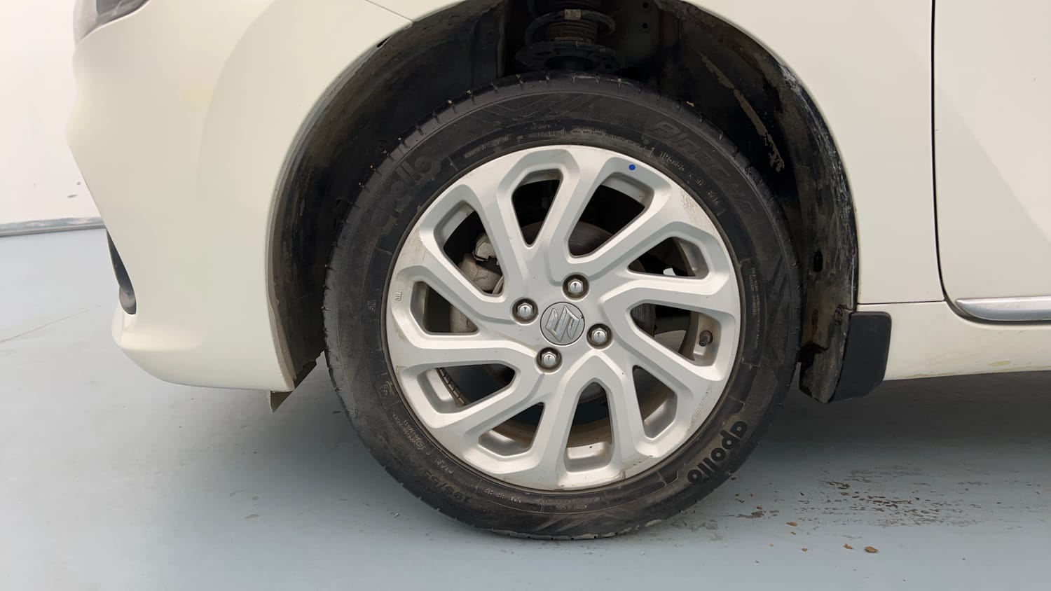 Used 2023 Maruti Suzuki Baleno Zeta MT Petrol Manual tyres LEFT FRONT TYRE RIM VIEW