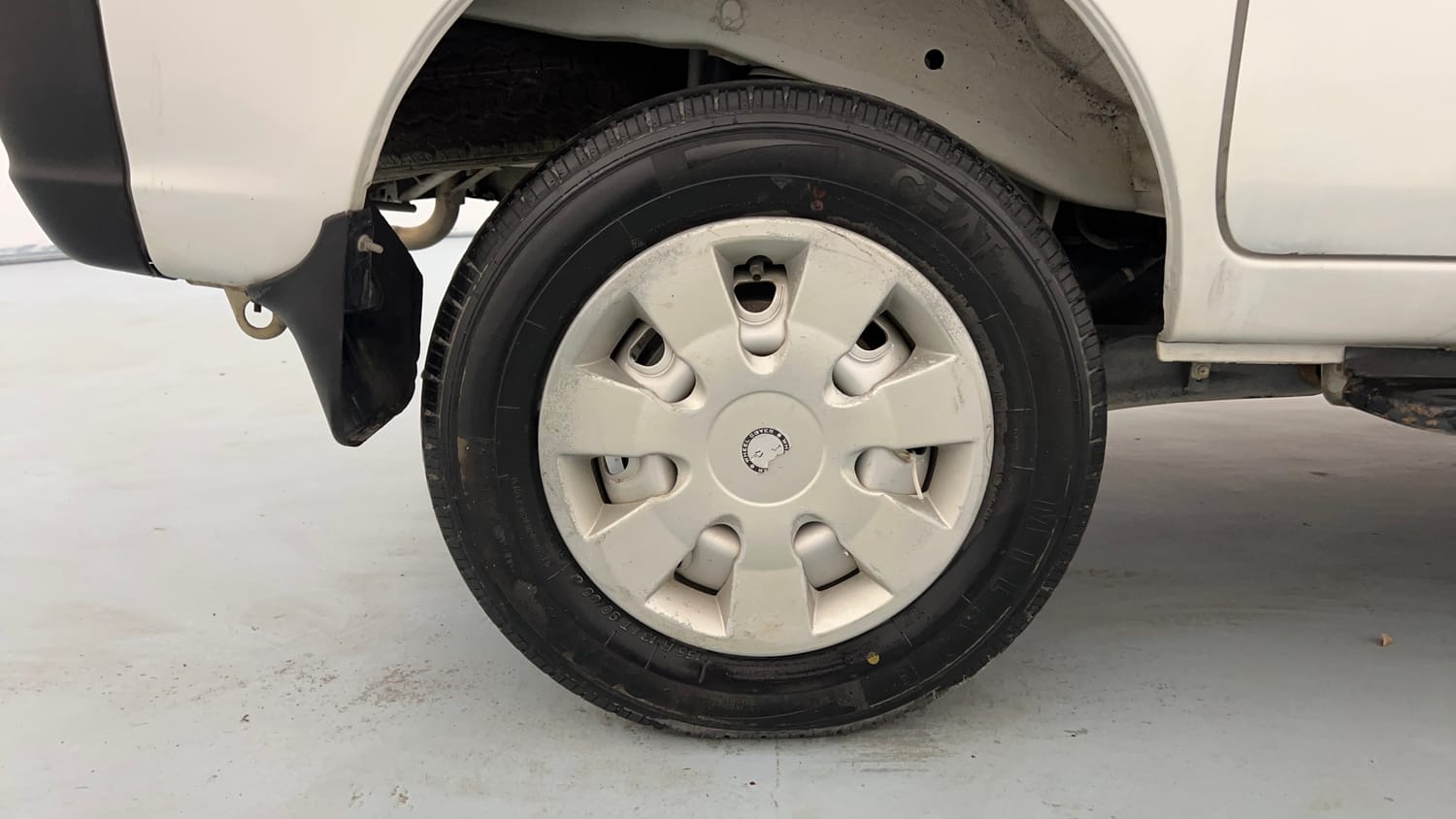 Used 2022 Maruti Suzuki Eeco 5 STR AC (O) Petrol Manual tyres RIGHT REAR TYRE RIM VIEW