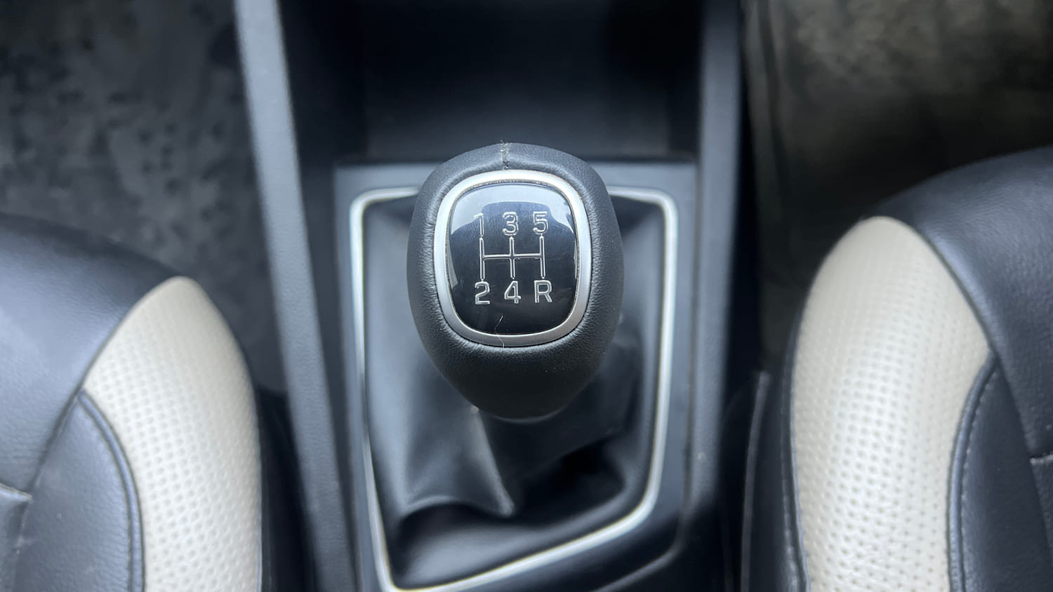 Used 2015 Hyundai Elite i20 Asta 1.2 Petrol Manual interior GEAR  KNOB VIEW