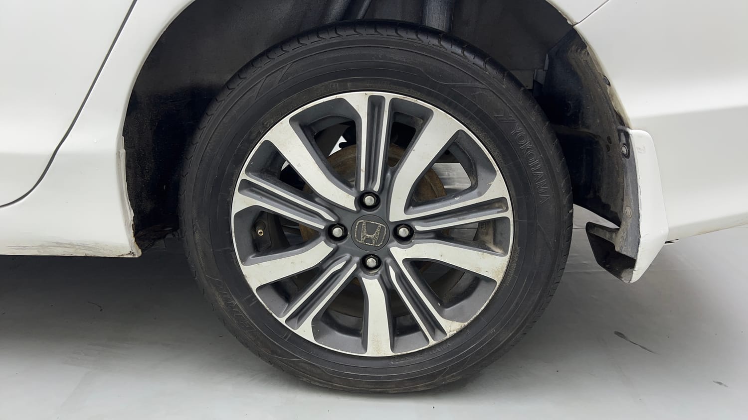 Used 2017 Honda City V CVT Petrol Petrol Automatic tyres LEFT REAR TYRE RIM VIEW