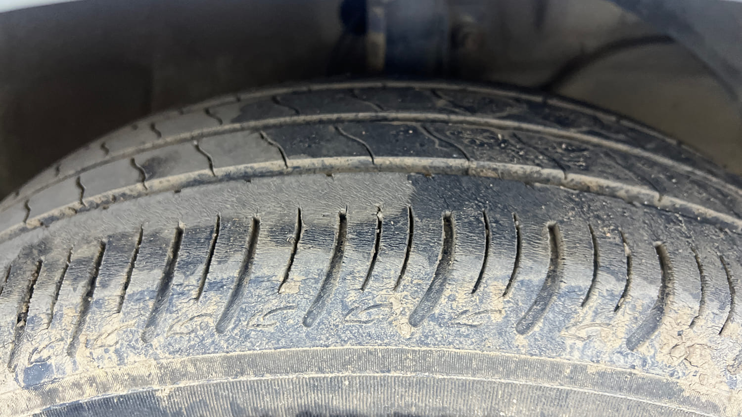 Used 2021 Maruti Suzuki New Ertiga VXi AT Petrol Automatic tyres RIGHT FRONT TYRE TREAD VIEW