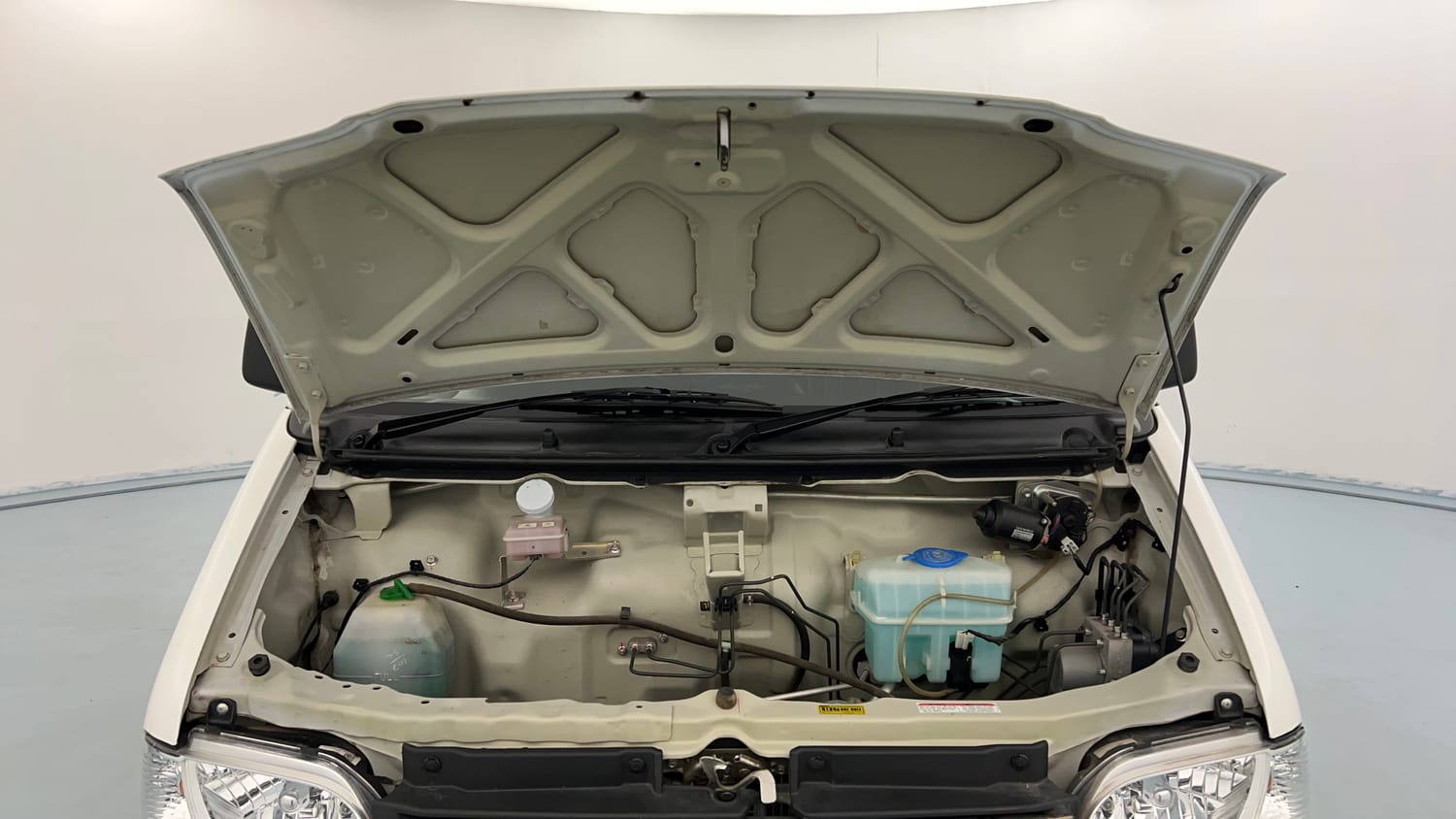 Used 2022 Maruti Suzuki Eeco 5 STR AC (O) Petrol Manual engine ENGINE & BONNET OPEN FRONT VIEW