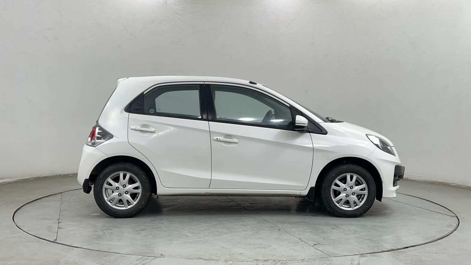 Used 2016 Honda Brio VX MT Petrol Manual exterior RIGHT SIDE VIEW