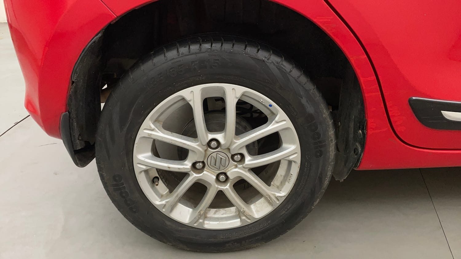 Used 2018 Maruti Suzuki Swift ZXi AMT Petrol Automatic tyres RIGHT REAR TYRE RIM VIEW
