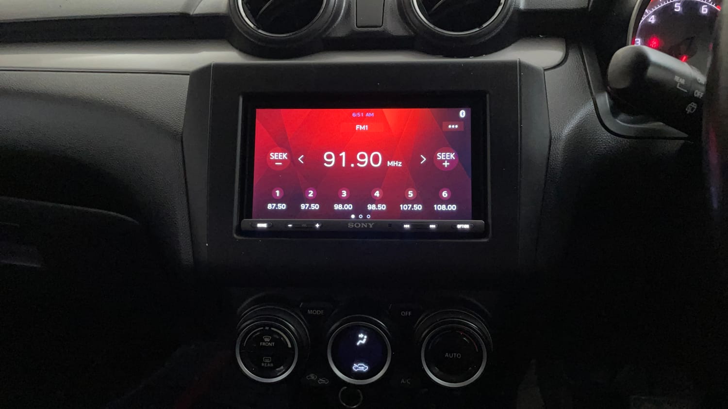 Used 2018 Maruti Suzuki Swift ZXi AMT Petrol Automatic top_features Integrated (in-dash) music system