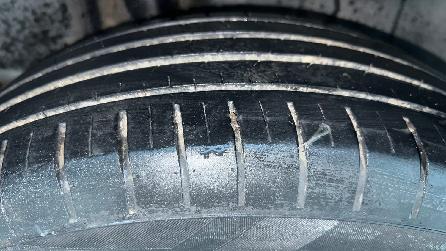 Used 2022 Maruti Suzuki Swift ZXi Plus AMT Petrol Automatic tyres RIGHT REAR TYRE TREAD VIEW