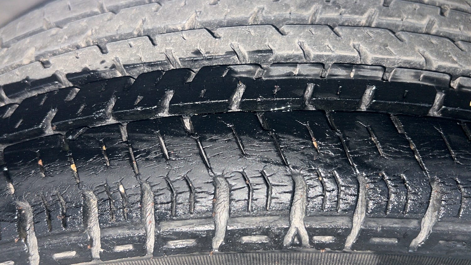 Used 2016 Maruti Suzuki Alto K10 VXi Petrol Manual tyres LEFT FRONT TYRE TREAD VIEW