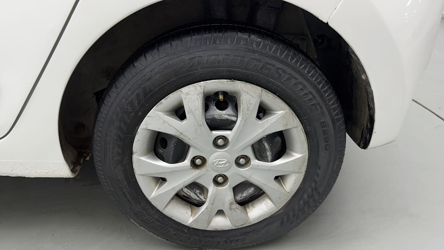Used 2015 Hyundai Grand i10 Era 1.2 Kappa VTVT Petrol Manual tyres LEFT REAR TYRE RIM VIEW