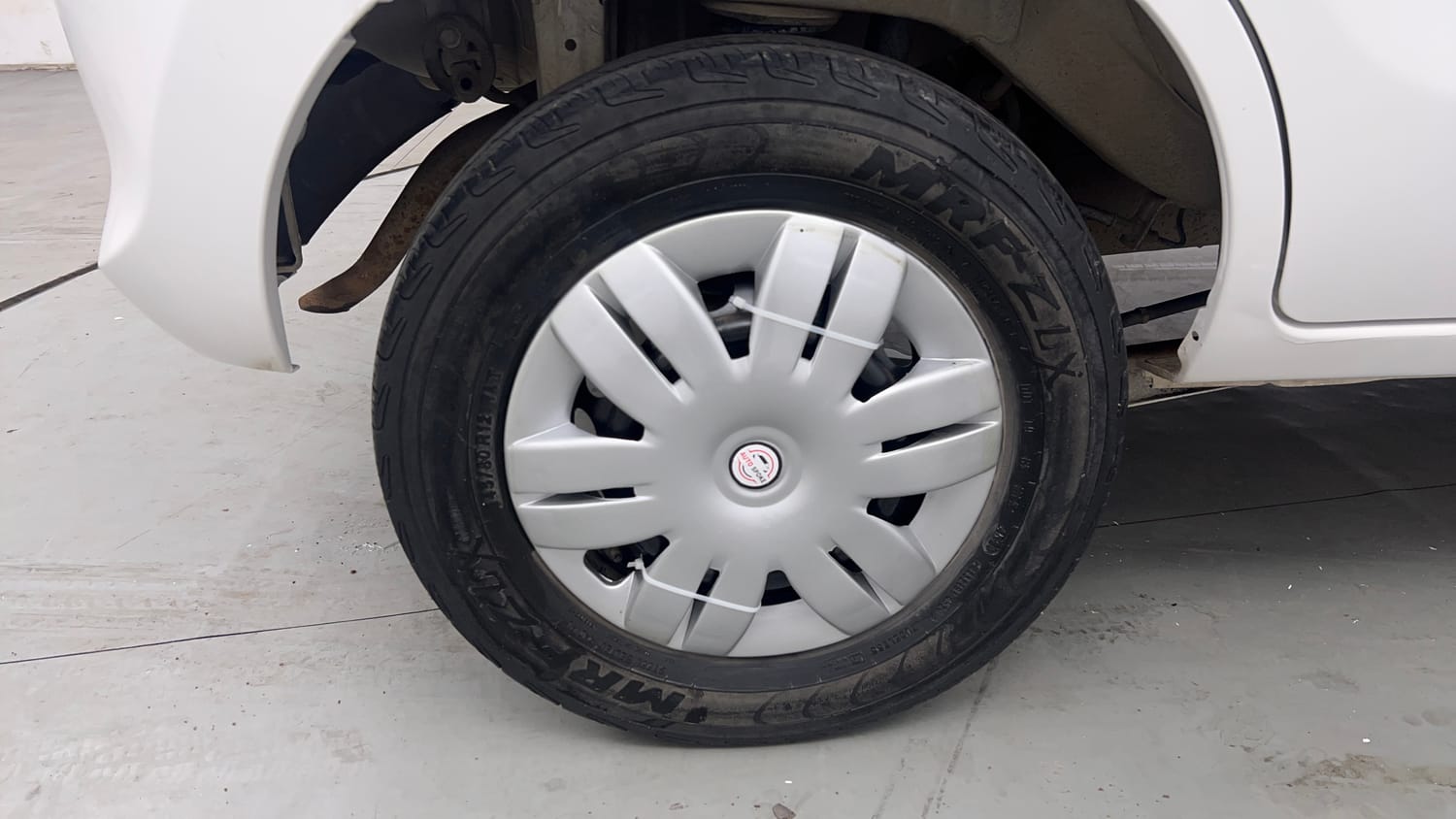 Used 2015 Maruti Suzuki Alto 800 Lxi Petrol Manual tyres RIGHT REAR TYRE RIM VIEW